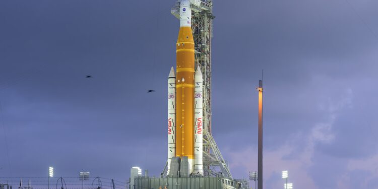 La NASA, optimista ante el lanzamiento de Artemis 2: “Veo muchas caras sonrientes en todos los equipos” | Ciencia