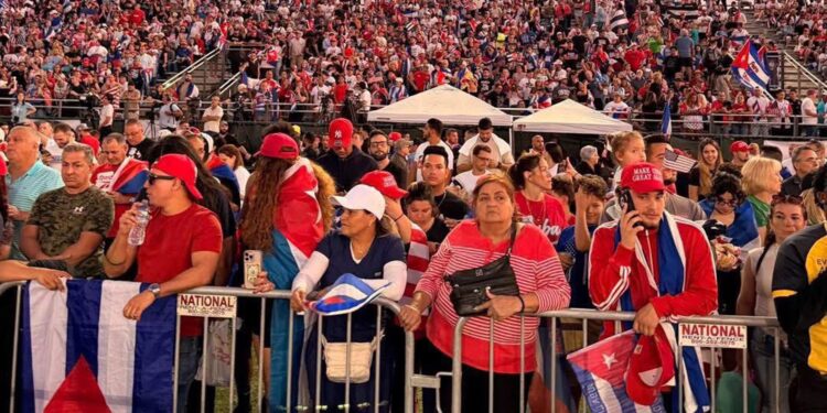La comunidad cubanoamericana sale a la calle en Miami por la libertad de Cuba: “Hay que sacarlos a la fuerza”