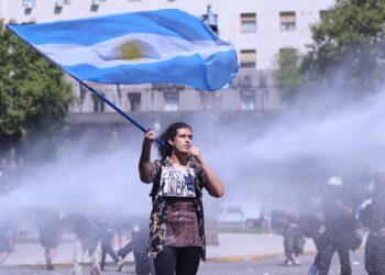 La reforma laboral de Milei queda paralizada por un fallo judicial