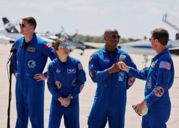 Los astronautas de la Artemis 2 llegan a la base de su lanzamiento a la Luna: “Si queremos ir lejos, tenemos que hacerlo juntos” | Ciencia