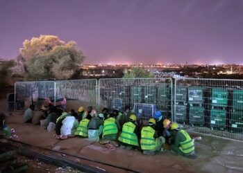 “No pienso en marcharme”: la necesidad de seguir enviando remesas atrapa a los migrantes africanos en el Golfo | Planeta Futuro