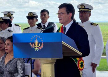 Paz decreta un “shock desregulatorio” para atraer inversiones para Bolivia