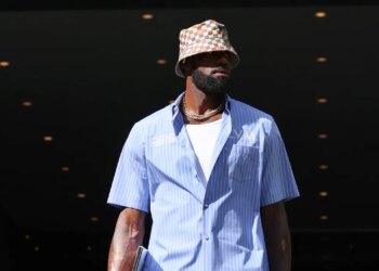 ¿Por qué LeBron James lleva un disco de J. Cole?