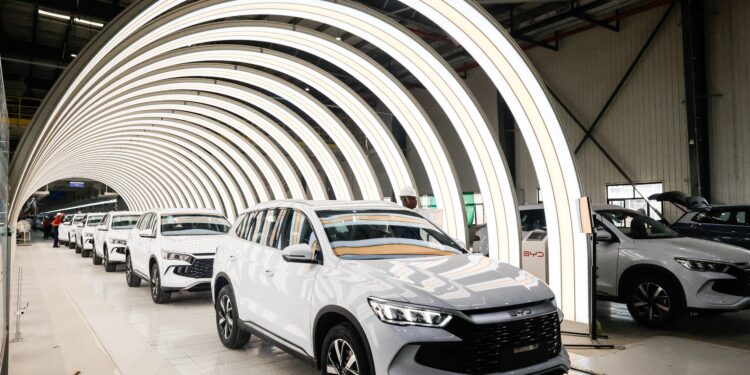 Brasil incluye a la china BYD en la lista oficial de trabajo esclavo