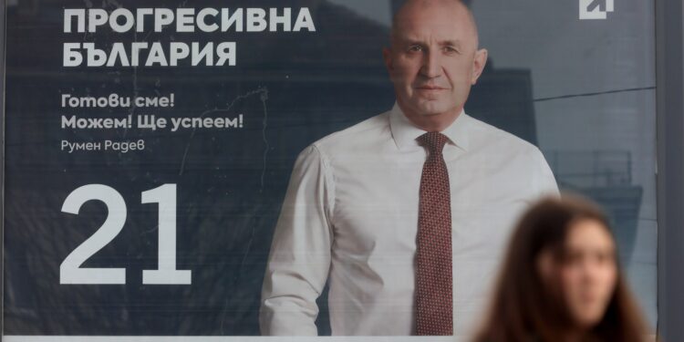 Bulgaria acude a las urnas con el expresidente prorruso Rumen Radev como favorito | Internacional