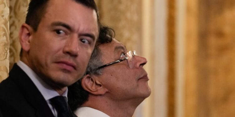 Ecuador sube al 100% los aranceles a Colombia y profundiza la guerra comercial