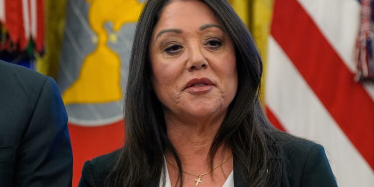Lori Chavez-DeRemer: La secretaria de Trabajo de EE UU, Lori Chavez-DeRemer, renuncia en medio de acusaciones de abuso de poder | Internacional