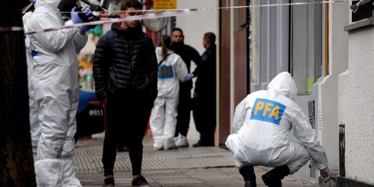 Los investigadores relacionan el tiroteo en una escuela de Argentina con una comunidad virtual que glorifica la violencia