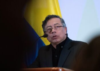 Petro ordena el regreso de su embajadora en Quito tras el aumento de aranceles impuesto por Noboa