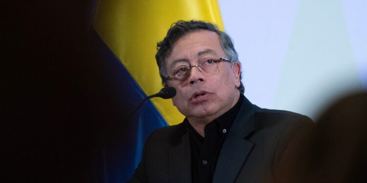 Petro ordena el regreso de su embajadora en Quito tras el aumento de aranceles impuesto por Noboa