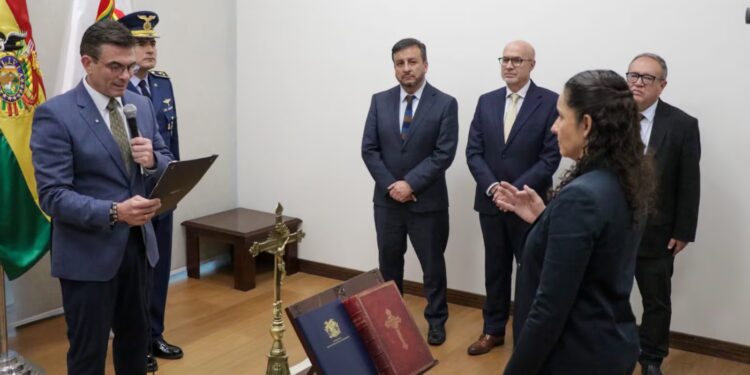 Renuncia la presidenta de la petrolera estatal boliviana a menos de un mes de asumir