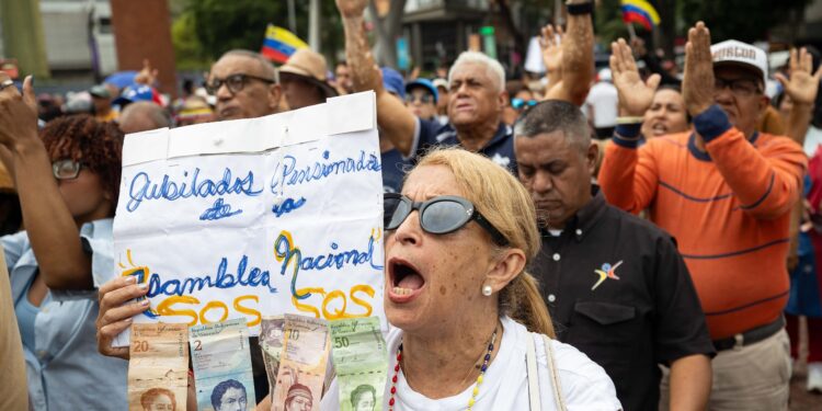 Sindicatos opositores se dirigen a la embajada de Estados Unidos para exigir democracia en Venezuela