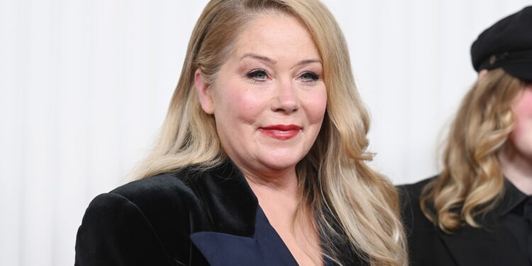 “Soy una chica fuerte”: el mensaje de la actriz Christina Applegate tras ser hospitalizada | Gente