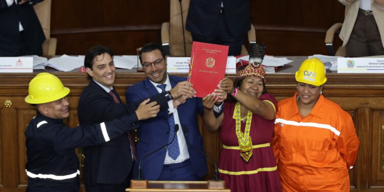 Venezuela aprueba una nueva ley de minas que abre el subsuelo al capital extranjero