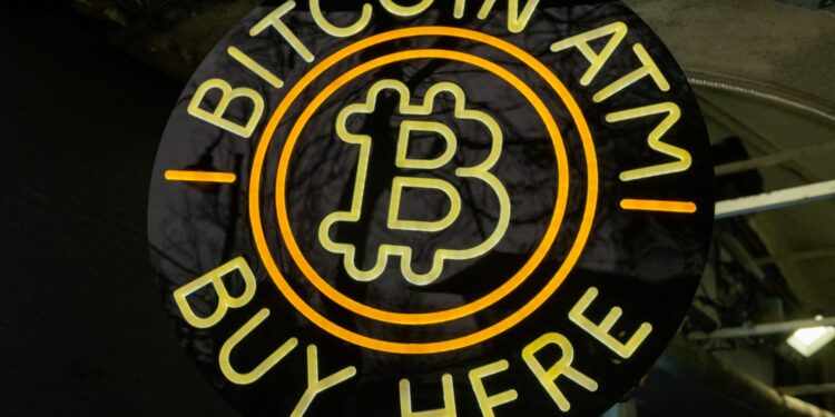 ‘The New York Times’ asegura haber identificado a Satoshi Nakamoto, el creador de bitcoin | Mercados Financieros