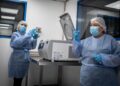 Recorrido por el laboratorio de la Secretaría Distrital de Salud, el 8 de abril de 2026, en Bogotá.