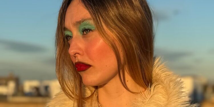 Emily Wood, la hermana maquilladora de la actriz Aimee Lou Wood que triunfa en redes pero evita la fama: “No deseo trabajar con celebridades”