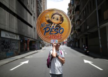 Manifestante en Medellín, este viernes.