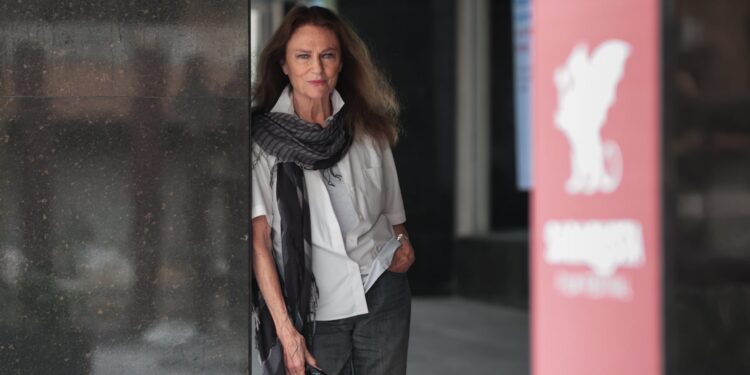 Jacqueline Bisset: “Hay tanto dolor en el mundo que hablar de cine me parece irrelevante”