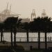 Las exportaciones al Golfo sin pasar por Ormuz encallan entre puertos saturados y camiones en el desierto