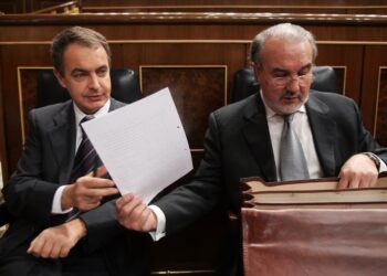 José Luis Rodríguez Zapatero y Pedro Solbes, en el Congreso de los Diputados, en 2008.