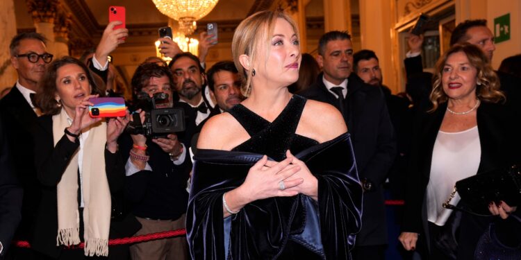 Meloni se estrella en sus guerras culturales
