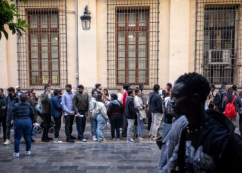 Colas de inmigrantes del pasado 20 de abril en el Ayuntamiento de Valencia para tramitar su regularización.