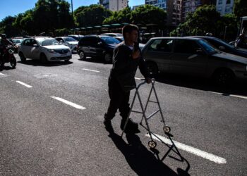 Revelan sobreprecios de hasta el 4.000% en las compras estatales de insumos para discapacitados en Argentina