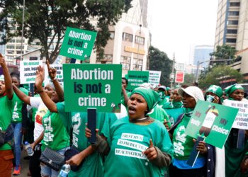 Una sentencia desata el miedo en Kenia de retroceder en el derecho al aborto: “Necesitamos que los hombres dejen de hablar en nuestro nombre”