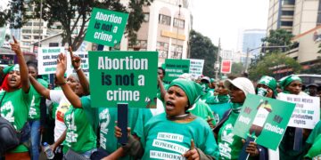 Una sentencia desata el miedo en Kenia de retroceder en el derecho al aborto: “Necesitamos que los hombres dejen de hablar en nuestro nombre”