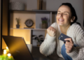 ¿Con qué frecuencia compramos felicidad online?