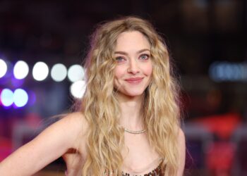 Amanda Seyfried tuvo que contratar un guardaespaldas por las amenazas recibidas tras llamar “odioso” a Charlie Kirk | Gente