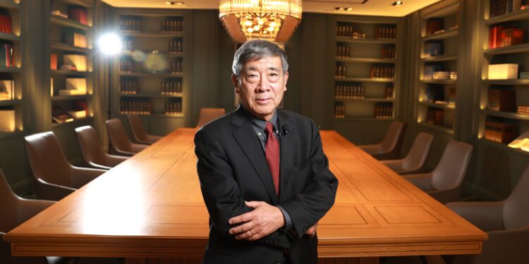 Kenneth Akito Oye, politólogo estadounidense, fotografiado en la fundación Ramón Areces, en Madrid.
