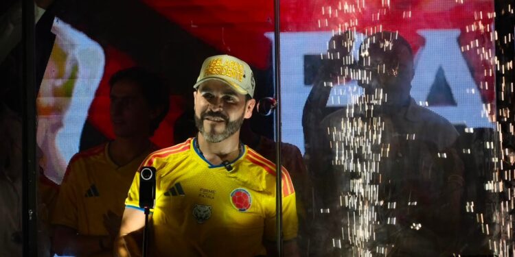 Abelardo de la Espriella durante su discurso, en Barranquilla, este domingo.