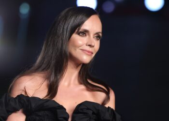 Nuevas tensiones entre Christina Ricci y su exmarido, quien ha solicitado la custodia de su hijo y una prueba de alcoholemia para la actriz