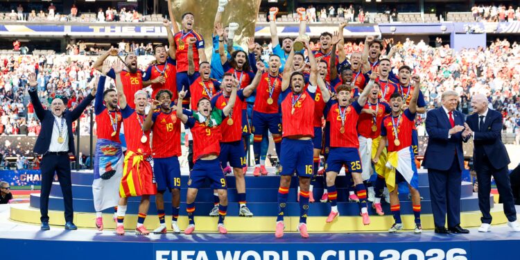 Adidas gana el Mundial, pero se desploma un 17% en Bolsa por los gastos en publicidad durante el torneo | Mercados Financieros