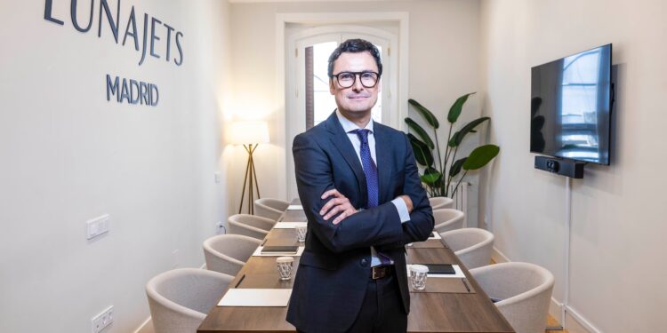 Carlos Matallana, en las oficinas de LunaJets en Madrid en junio.