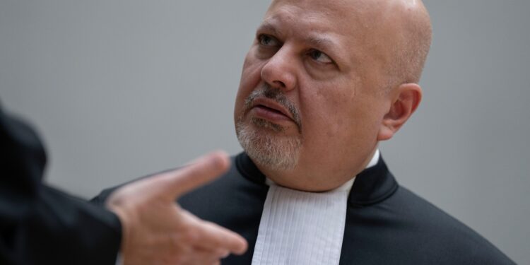 El Tribunal Penal Internacional destituye a su fiscal jefe por conducta sexual inapropiada | Internacional
