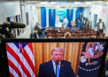Las cadenas que se negaron a emitir el discurso de Trump se enfrentan a las represalias del Gobierno | Internacional