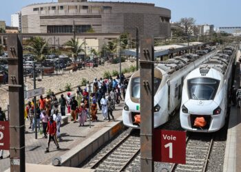 Senegal apuesta por el tren expreso para descongestionar su capital | Carta del corresponsal