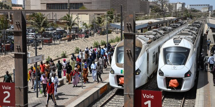 Senegal apuesta por el tren expreso para descongestionar su capital | Carta del corresponsal