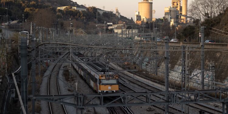 Vias del tren a la altura de Montcada Bifurcacio (Barcelona).