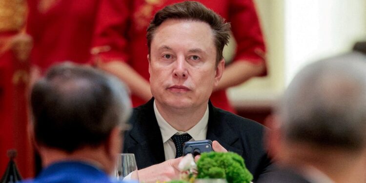 Tesla gana casi 980 millones de euros en el segundo trimestre, pero reduce sus ganancias un 5% | Empresas