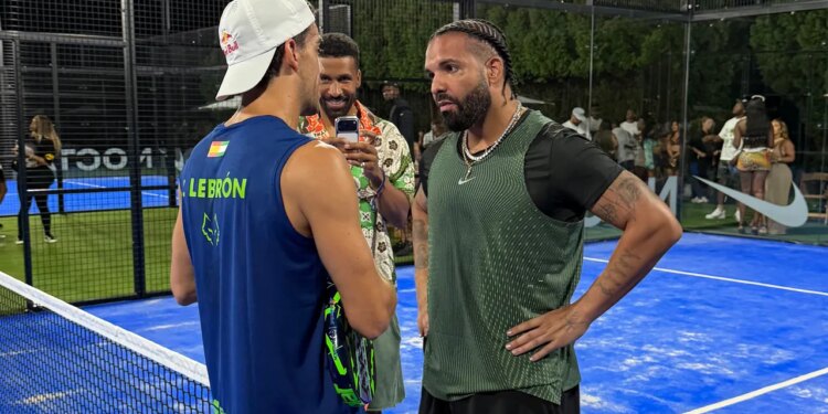 ¿Qué hace Drake en una mansión?